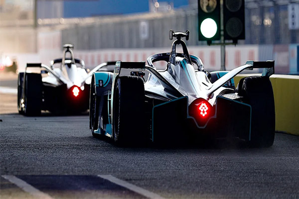 Electronic racing car